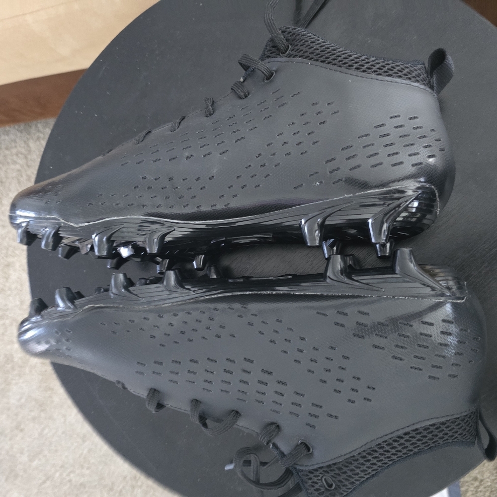 Under Armour Foot Ball Cleats Size 13 Nwot